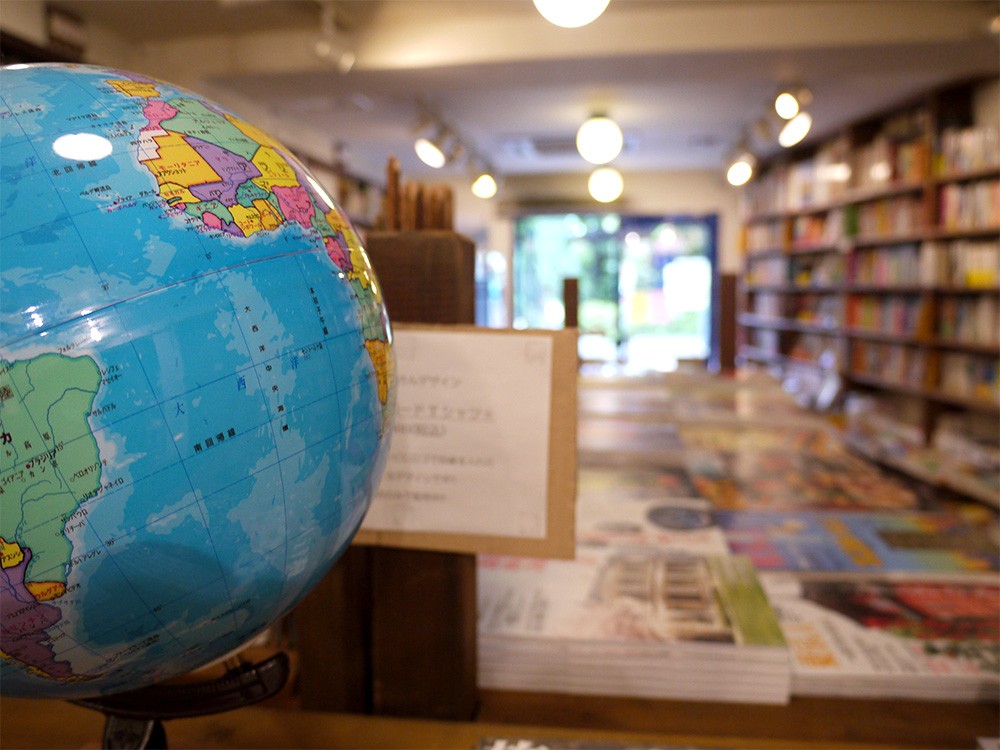 旅のあとさき 旅の途中 異国へ想いを馳せる 旅の本屋のまど Sheage シェアージュ