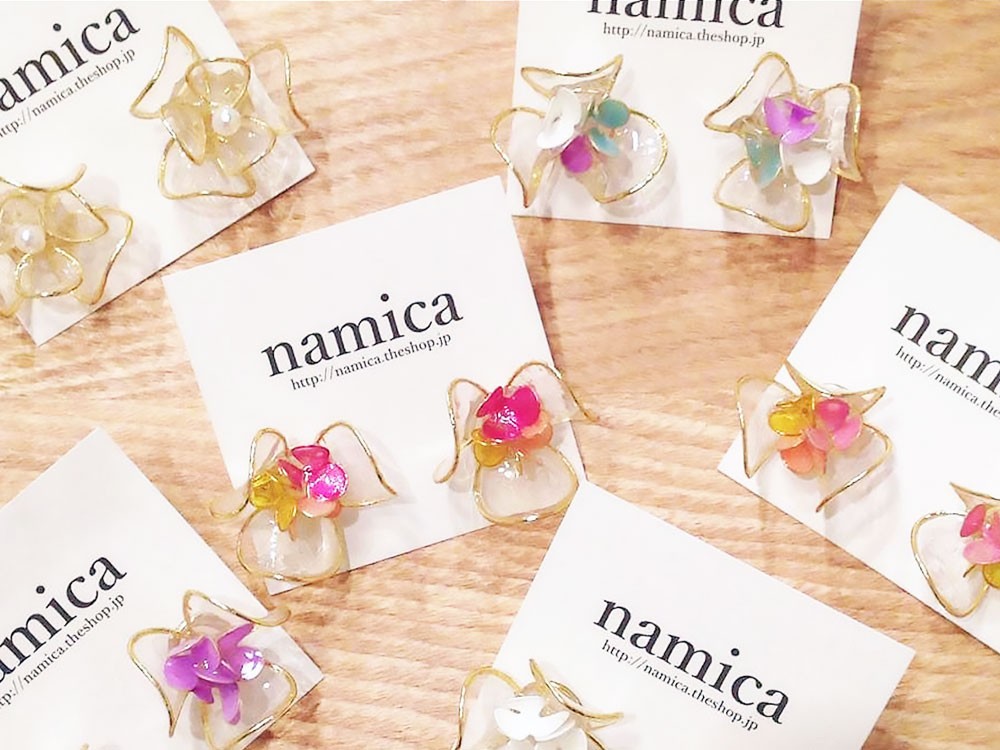 まるでガラス細工のような繊細さ クリアな輝きが美しい Namica のアクセサリー Sheage シェアージュ