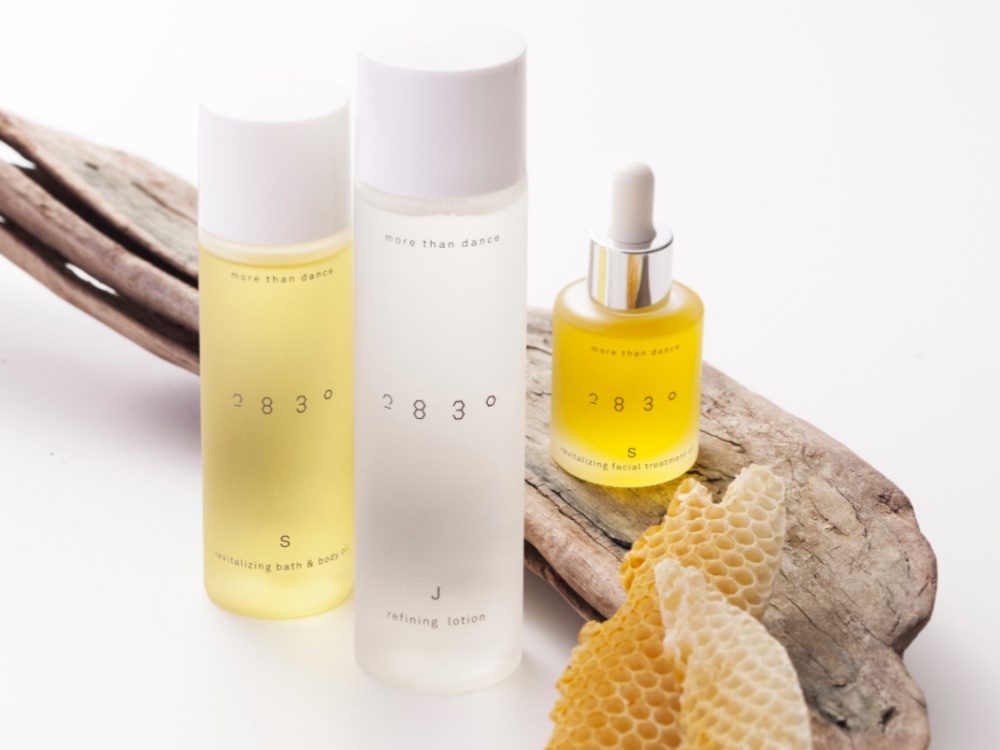 女性の心とからだのサイクルに寄り添う 月と蜜蜂 がキーワードのナチュラルスキンケアコスメ Sheage シェアージュ