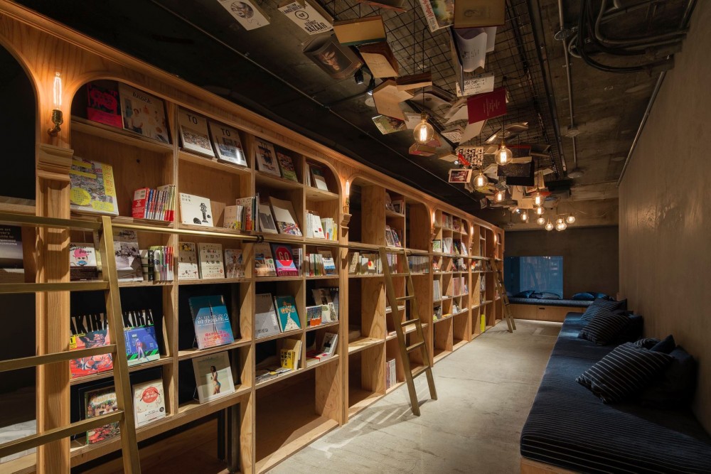 池袋に佇む“泊まれる本屋”「BOOK AND BED TOKYO」で楽しむ至福の