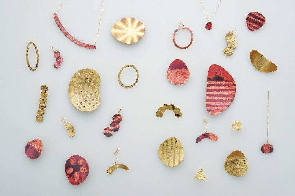 アクセサリー CHIEKO 金属に焼き付けたやさしげな模様があたたかい「nishikata chieko」の