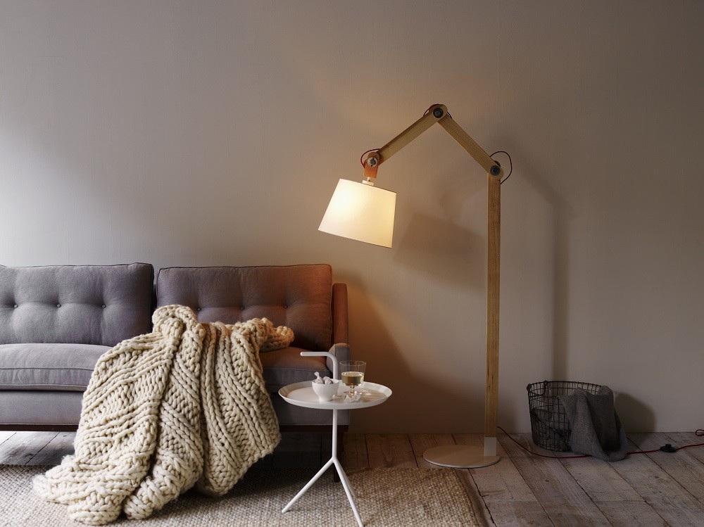 秋の夜長、読書のおともにいかが？空間を演出する照明ブランド