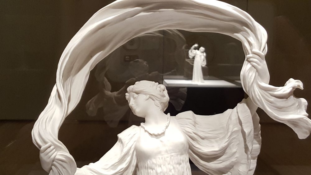 ヨーロッパを代表する磁器の一つ「セーヴル」に日本の影響を発見