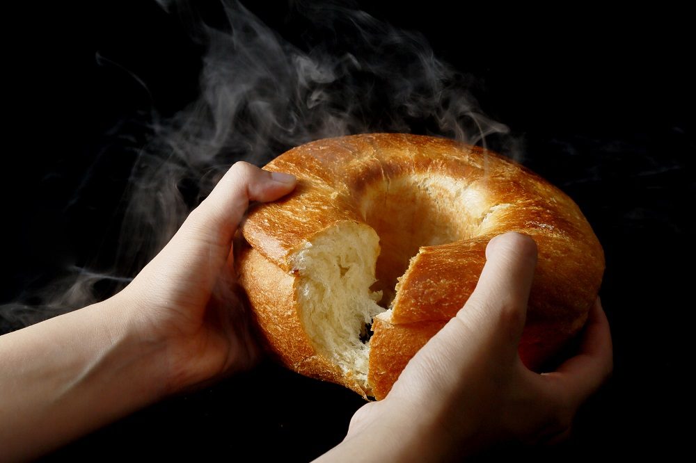 鎌倉土産の新定番。大仏さまの耳をモチーフにしたもっちり食パン「大仏