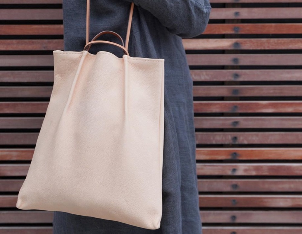 キズや穴も個性。石巻産の鹿革を活かした「Leather Lab. hiーhi」の