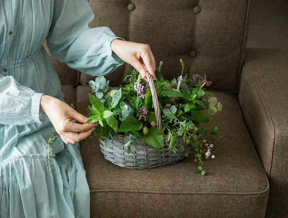 インテリアや料理に彩りをプラス 癒しや活力を与えてくれる ハーブバスケット を取り入れて Sheage シェアージュ