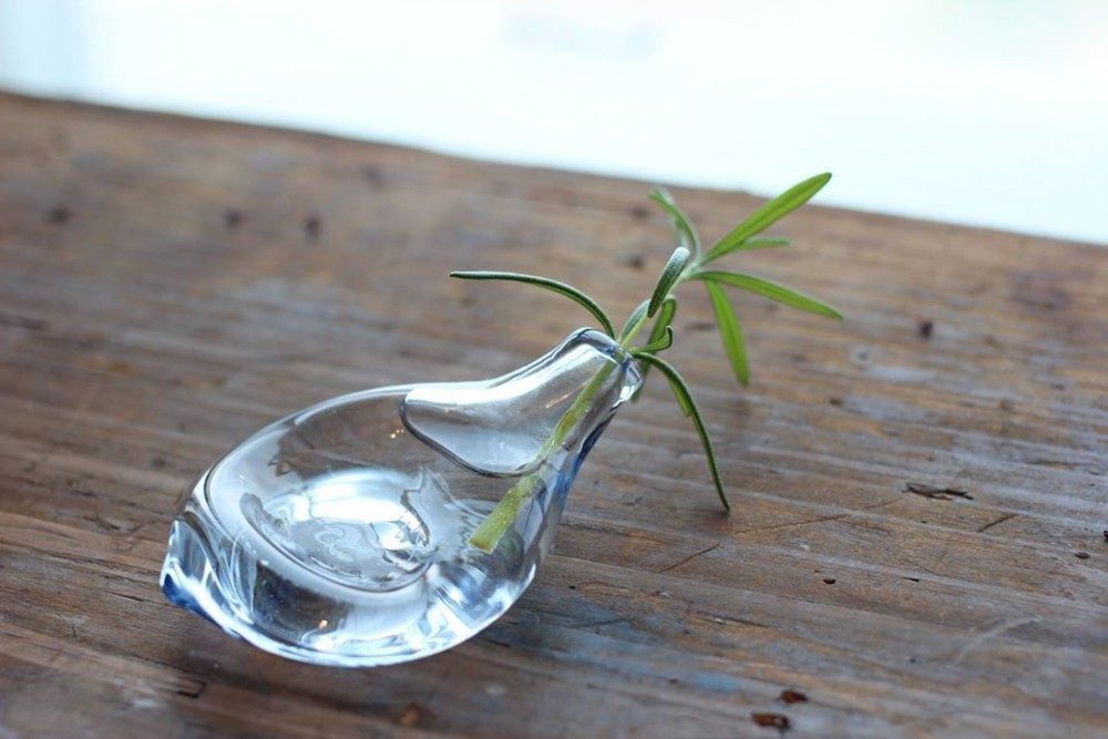 瀬戸内ブルーが涼感と癒しを運ぶ。ガラス工芸作家の杉山利恵さんが