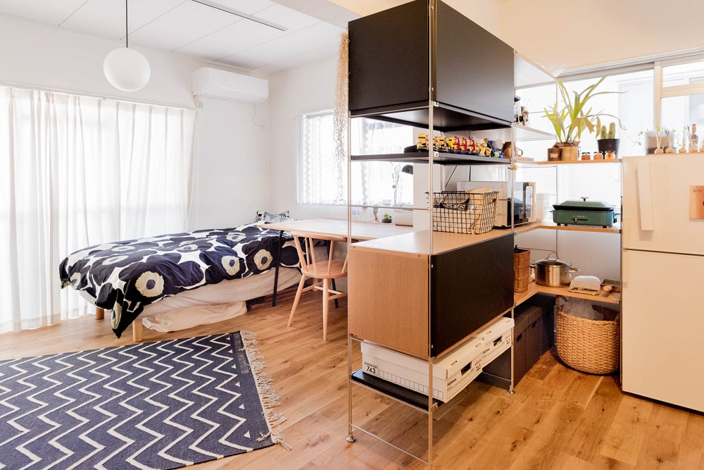 ワンルームは空間を区切ると快適に すぐに真似できるおしゃれな間仕切りアイデア Sheage シェアージュ