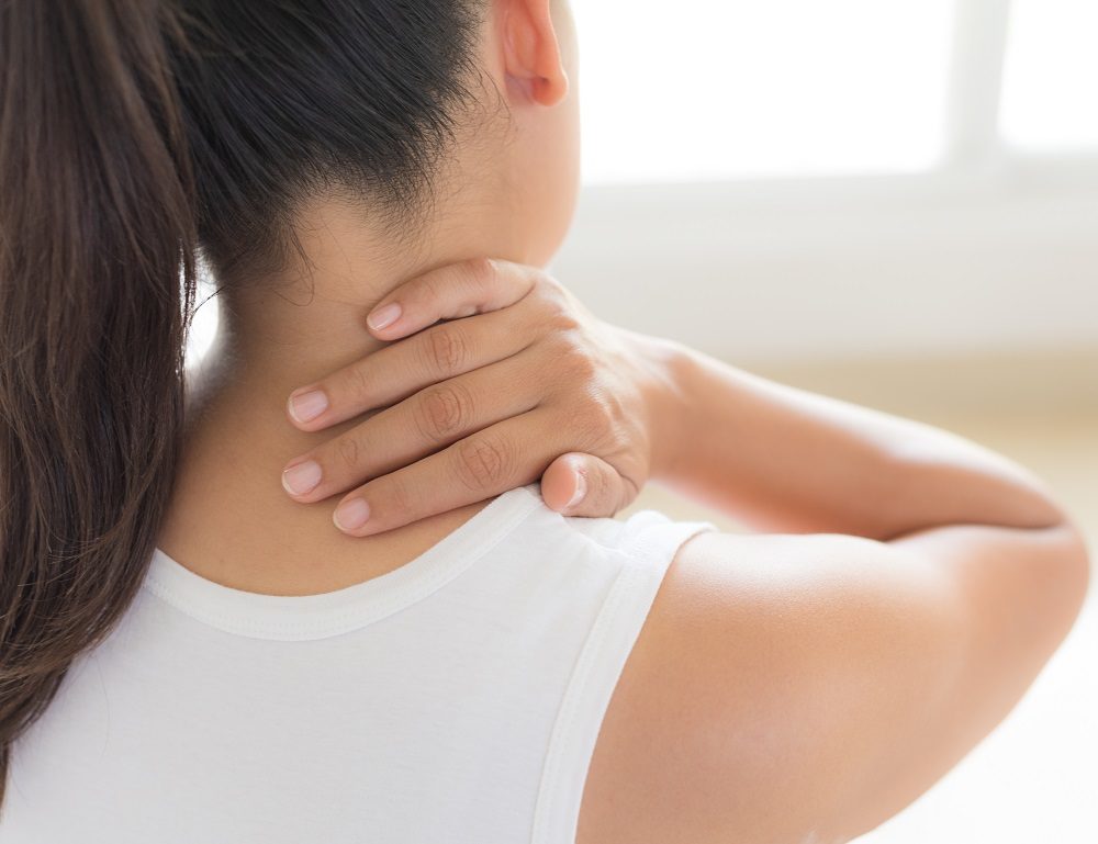 ひどい肩こりを解消。理学療法士が教える簡単ストレッチと肩こりを起こしにくくする習慣 | Sheage（シェアージュ）