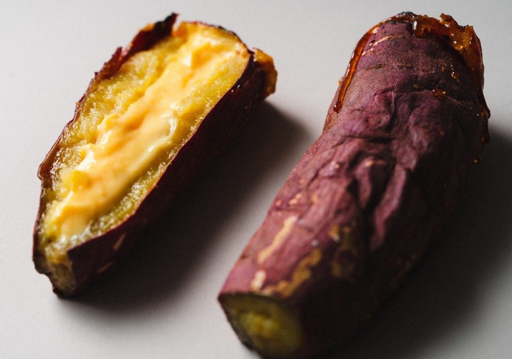 とろける焼き芋に濃厚カスタード ジュワッと広がる香ばしい風味もたまらない 壺芋ブリュレ Sheage シェアージュ