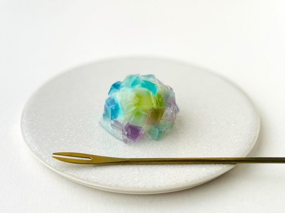 憂うつな梅雨の季節を晴れやかにする手土産 紫陽花のお菓子5選 和菓子通のお取り寄せ Sheage シェアージュ