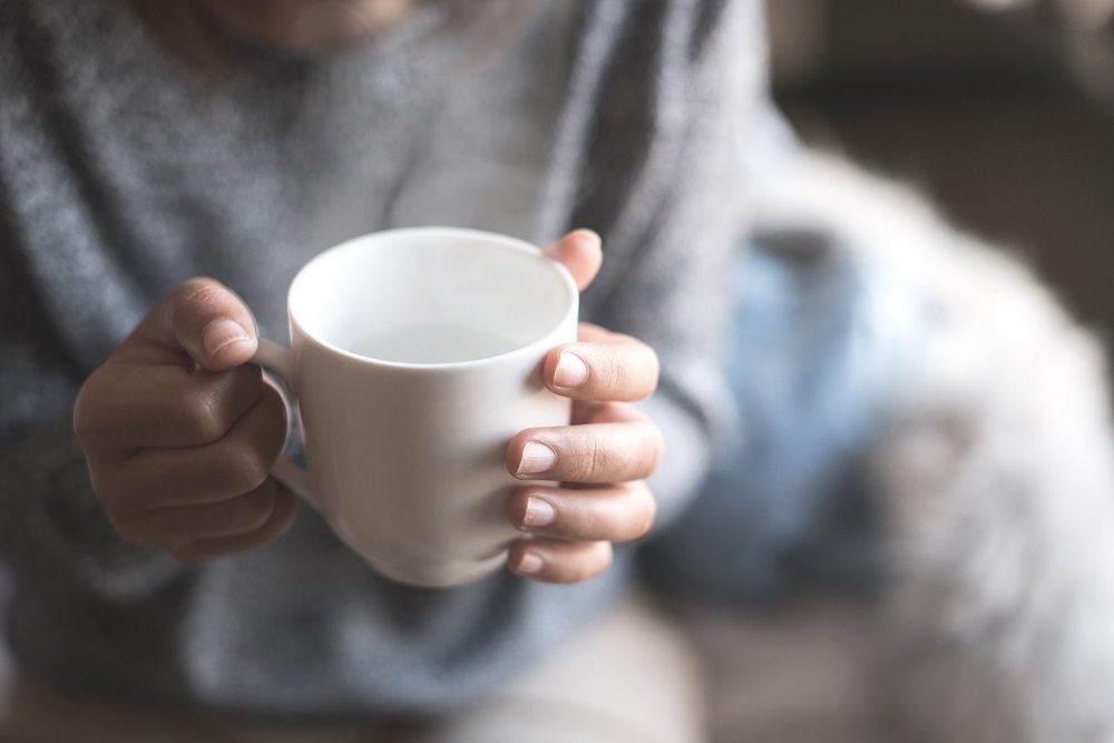 冷ましたお湯を飲むだけ 白湯ダイエット の正しい方法と効果を薬剤師に伺いました Sheage シェアージュ