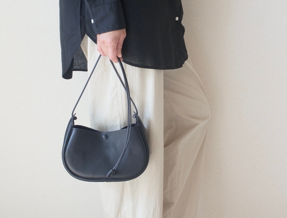 存在感のあるシルエットに惹かれる。「D.A.61 LEATHER WORKS」の