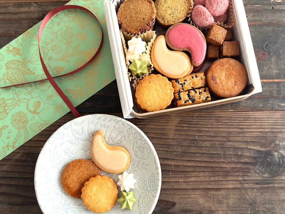 相手をいたわる気持ちを添えて。春らしい彩りが素敵な「tsukihi」の薬