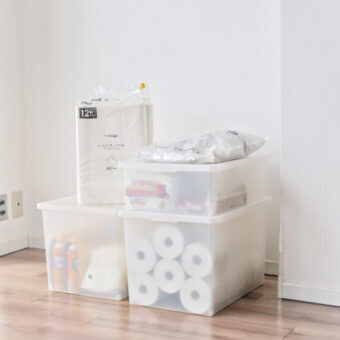 すっきりした部屋を保ちながら、災害時にも安全な家を目指す。シンプリストの部屋づくりと備蓄品リスト