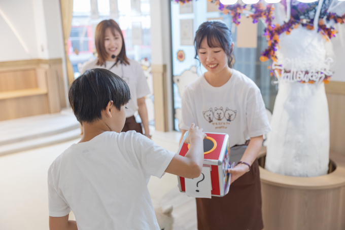 都会で体験できる、癒しの新スポット『サモエドカフェmoffu』体験ルポ