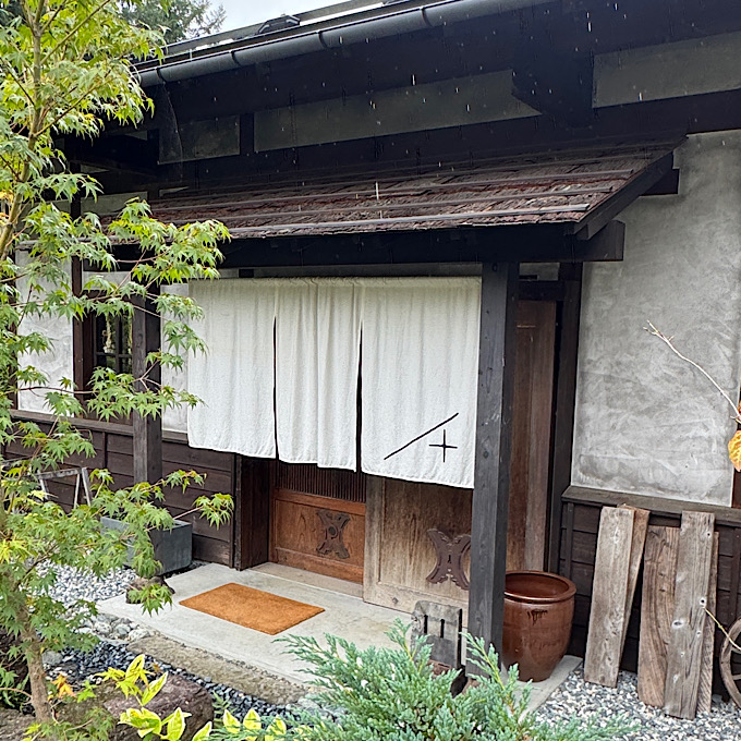 絶景、サウナ、薬膳料理…。時間を忘れて“今”に没頭できる。一日一組限定宿・長野「イチイチ」で過ごす一泊二日