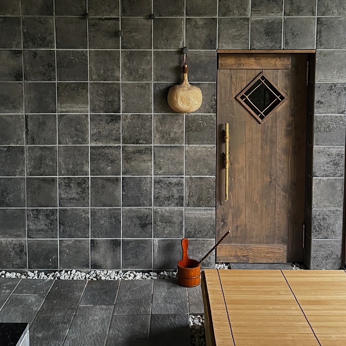 絶景、サウナ、薬膳料理…。時間を忘れて“今”に没頭できる。一日一組限定宿・長野「イチイチ」で過ごす一泊二日