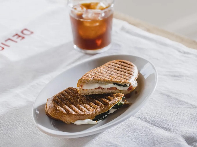 厳選素材で健康的かつ美味しく。人気ベーカリーの貴重なお取り寄せパンセット【完全グルテンフリー,ヴィーガンetc.】