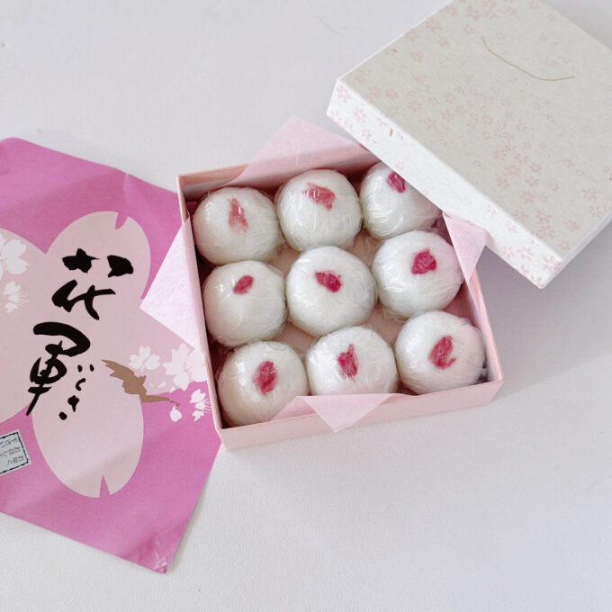 ご挨拶の贈り物にもおすすめ。春の訪れを楽しめる、上品かつ華やかなご褒美お菓子5選