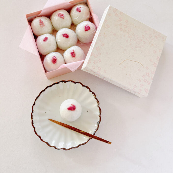 ご挨拶の贈り物にもおすすめ。春の訪れを楽しめる、上品かつ華やかなご褒美お菓子5選