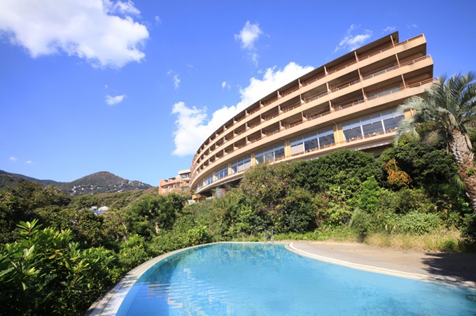 東京から2時間でオーシャンビューの別世界へ。癒しと遊びが融合する「プレジャーリゾート 伊豆赤沢温泉」