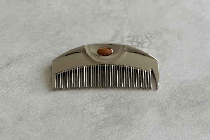 ギフトにも選びたい名品。梳かすだけで艶が出る「ラブクロム」の実力派コーム