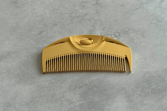 ギフトにも選びたい名品。梳かすだけで艶が出る「ラブクロム」の実力派コーム