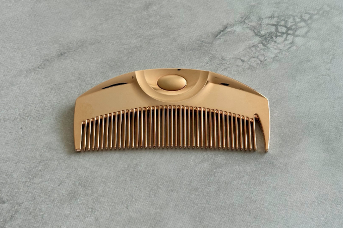 ギフトにも選びたい名品。梳かすだけで艶が出る「ラブクロム」の実力派コーム