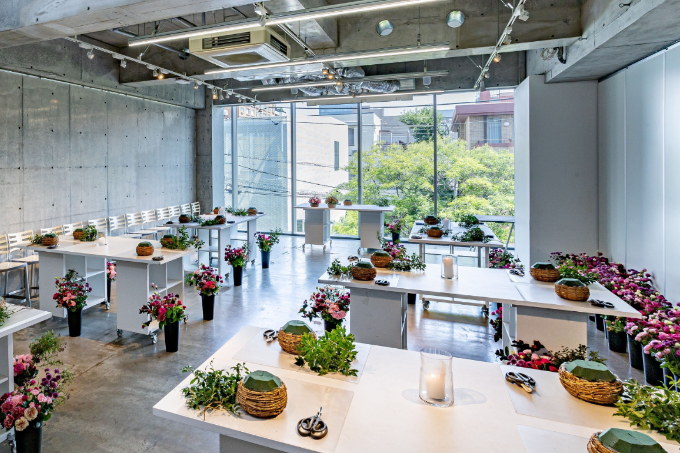 今年の母の日はフラワーギフトを手作りしませんか。ニコライ・バーグマンのデザインを学べるフラワーボックスレッスン