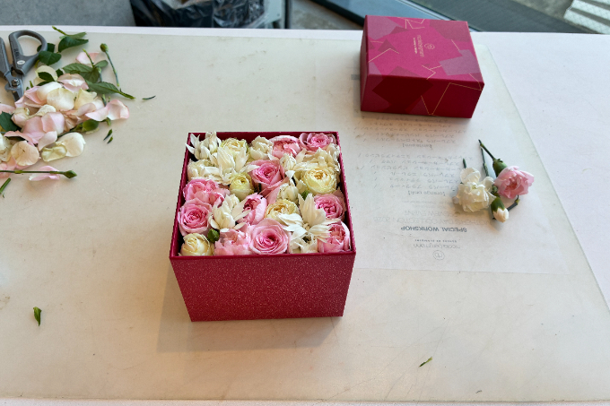 今年の母の日はフラワーギフトを手作りしませんか。ニコライ・バーグマンのデザインを学べるフラワーボックスレッスン