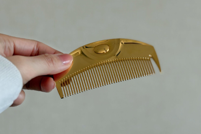 ギフトにも選びたい名品。梳かすだけで艶が出る「ラブクロム」の実力派コーム