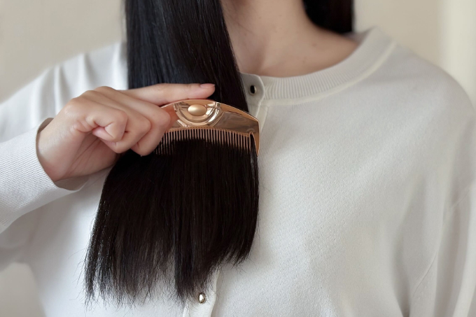 ギフトにも選びたい名品。梳かすだけで艶が出る「ラブクロム」の実力派コーム