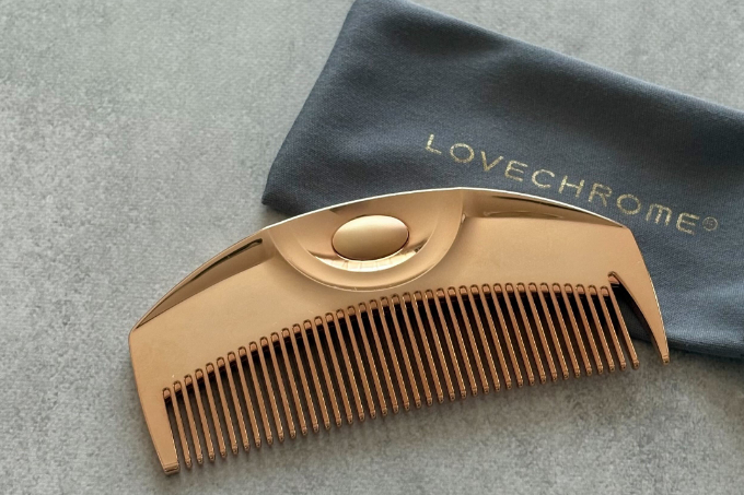 ギフトにも選びたい名品。梳かすだけで艶が出る「ラブクロム」の実力派コーム