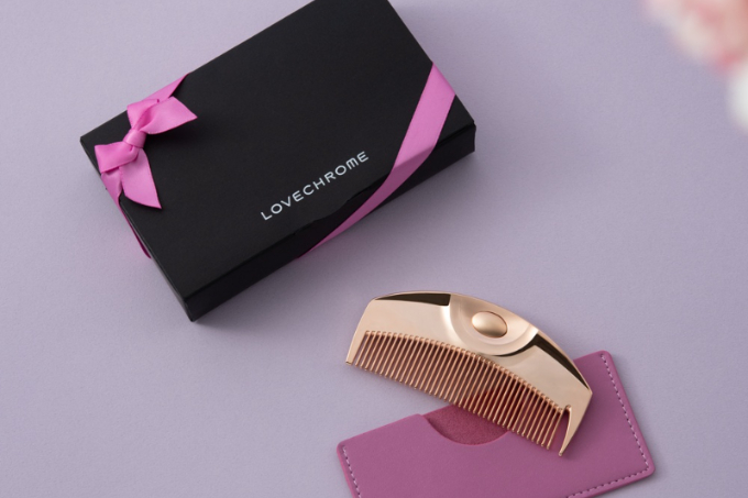 ギフトにも選びたい名品。梳かすだけで艶が出る「ラブクロム」の実力派コーム
