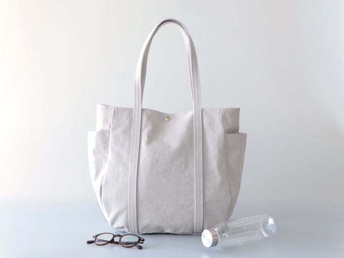 春から夏に映えるカラーが勢ぞろい。お出かけや通勤、旅行にも大活躍の上質な帆布トートバッグ7選