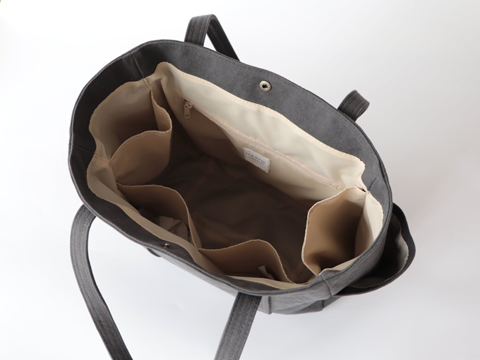 春から夏に映えるカラーが勢ぞろい。お出かけや通勤、旅行にも大活躍の上質な帆布トートバッグ7選