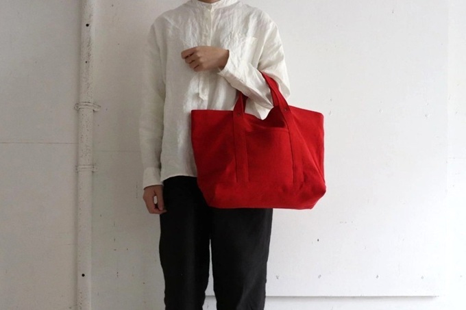 春から夏に映えるカラーが勢ぞろい。お出かけや通勤、旅行にも大活躍の上質な帆布トートバッグ7選