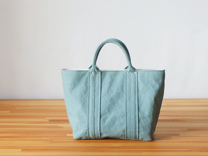 春から夏に映えるカラーが勢ぞろい。お出かけや通勤、旅行にも大活躍の上質な帆布トートバッグ7選