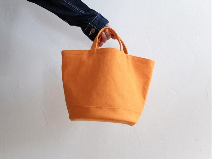 春から夏に映えるカラーが勢ぞろい。お出かけや通勤、旅行にも大活躍の上質な帆布トートバッグ7選