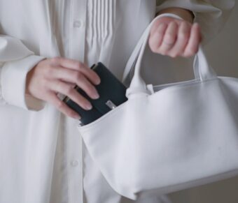 仕事も旅行も、とことん身軽に！少数精鋭で賢くお出かけ。シンプリストの持ち物リスト