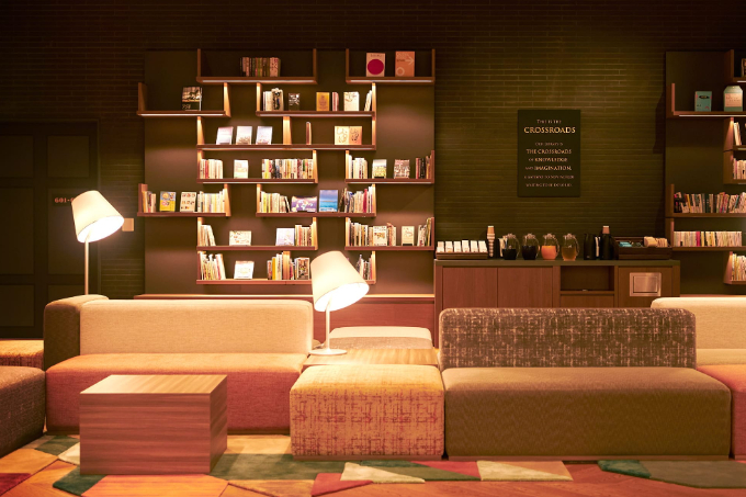 “本の世界”に泊まる旅。「IN THE LIBRARY hotel and books TOKOROZAWA」で特別な読書時間を