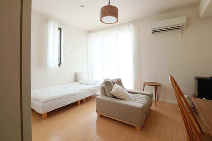 スマホ1つで理想のお部屋づくり。インテリアブランド・Re:CENOのAIサービス、お悩み別活用ガイド