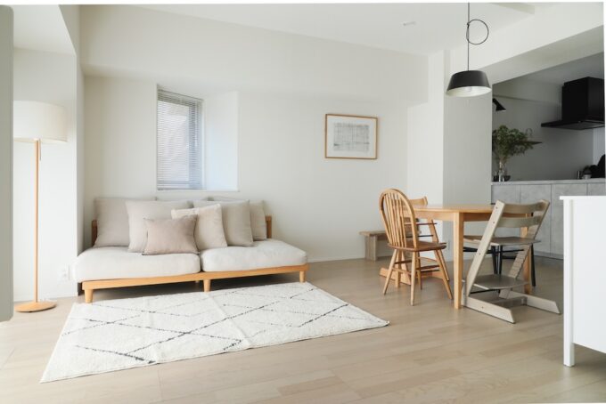 スマホ1つで理想のお部屋づくり。インテリアブランド・Re:CENOのAIサービス、お悩み別活用ガイド